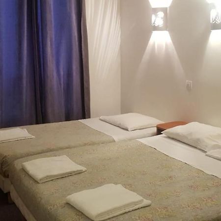 Hotel Petit Bastille Ольне-су-Буа Экстерьер фото