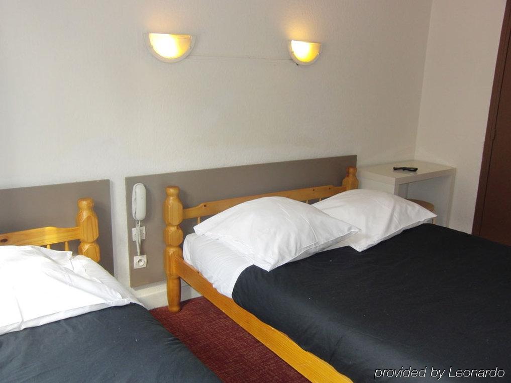 Hotel Petit Bastille Ольне-су-Буа Номер фото