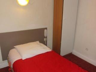 Hotel Petit Bastille Ольне-су-Буа Экстерьер фото