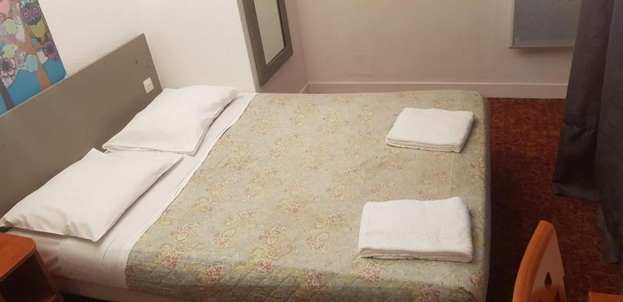 Hotel Petit Bastille Ольне-су-Буа Экстерьер фото